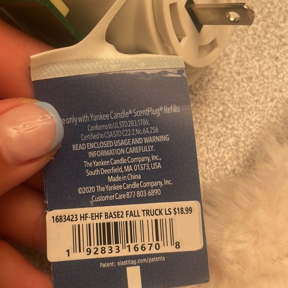 Yanklee Candle Scentplug in and Scent - Picture 6 of 7